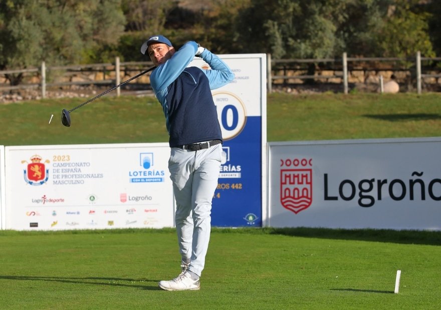 el-viento-frena-un-campeonato-de-españa-de-profesionales-masculino-que-avanza-a-trompicones